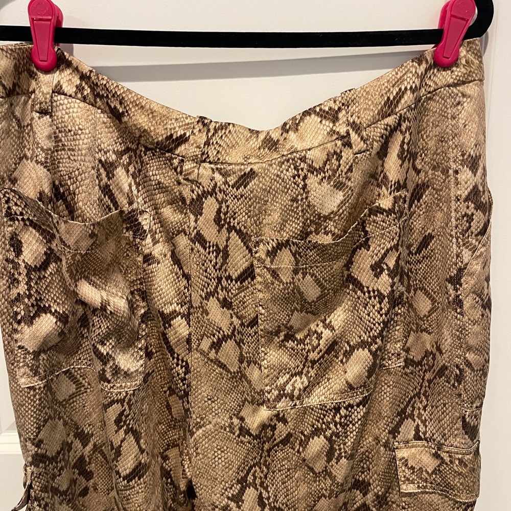 Banana Republic Snake Print Pants - Picture 6 of 6